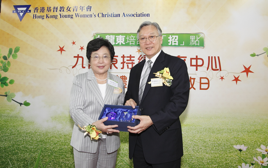 ‘熊猫体育’游过黑龙江,只为拥抱你,史上最疯狂的异地恋(图1) panda sports