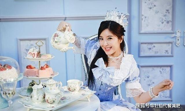 panda sports|
赵奕欢曾被嫌弃太胖,偷吃减肥药在街上晕倒,现身材火辣惹人羡慕(图3)